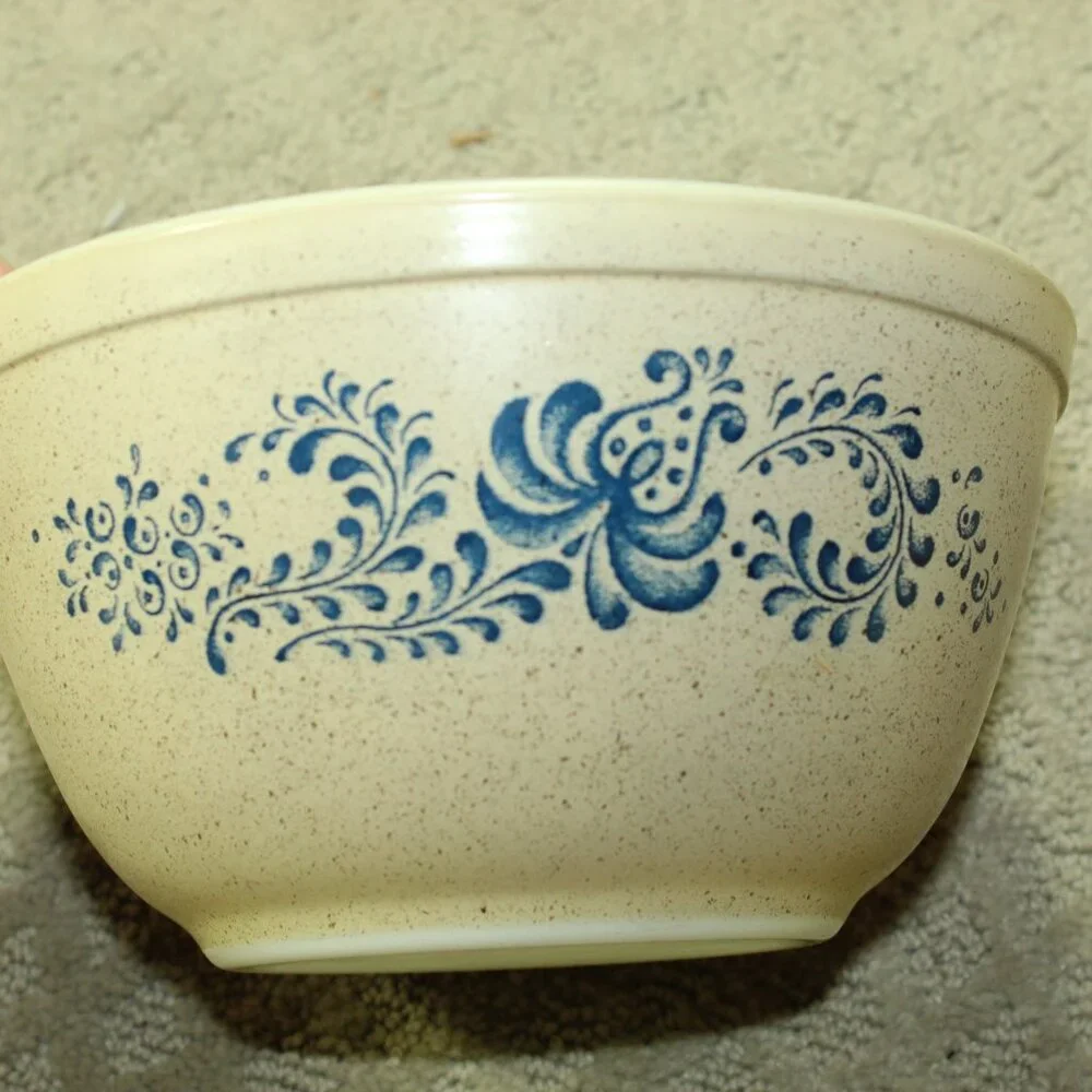 1970's Pair Of Vintage PYREX Homestead Mixing Bowls 401 & 402 Blue w/Tan Specks